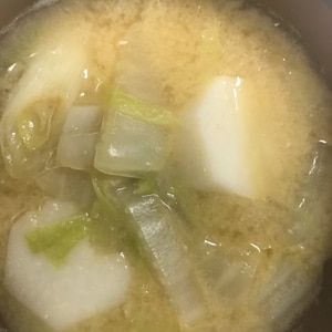 里芋・白菜・大根・ねぎの味噌汁